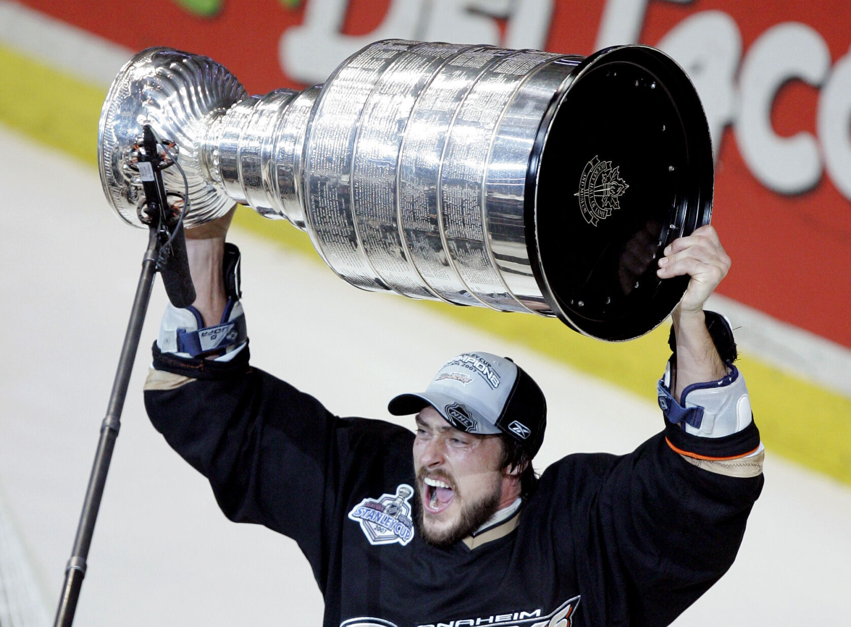 2007: Anaheim Ducks win Stanley Cup